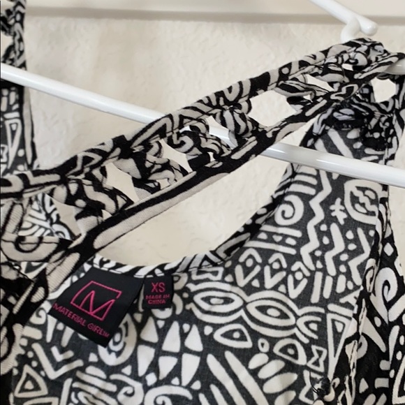 Fun Pattern black& white blouse! - Picture 3 of 4